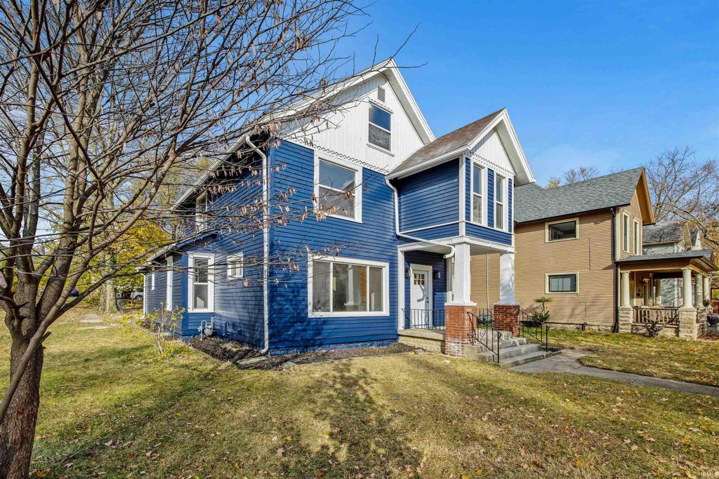 Photo of 316 W Creighton Avenue, Fort Wayne, IN 46807 (MLS # 202545459)