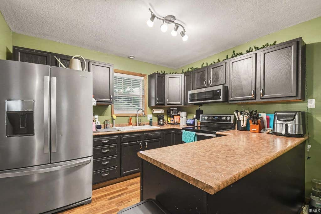 Photo of 1201 N Park Avenue, Warsaw, IN 46580 (MLS # 202633476)