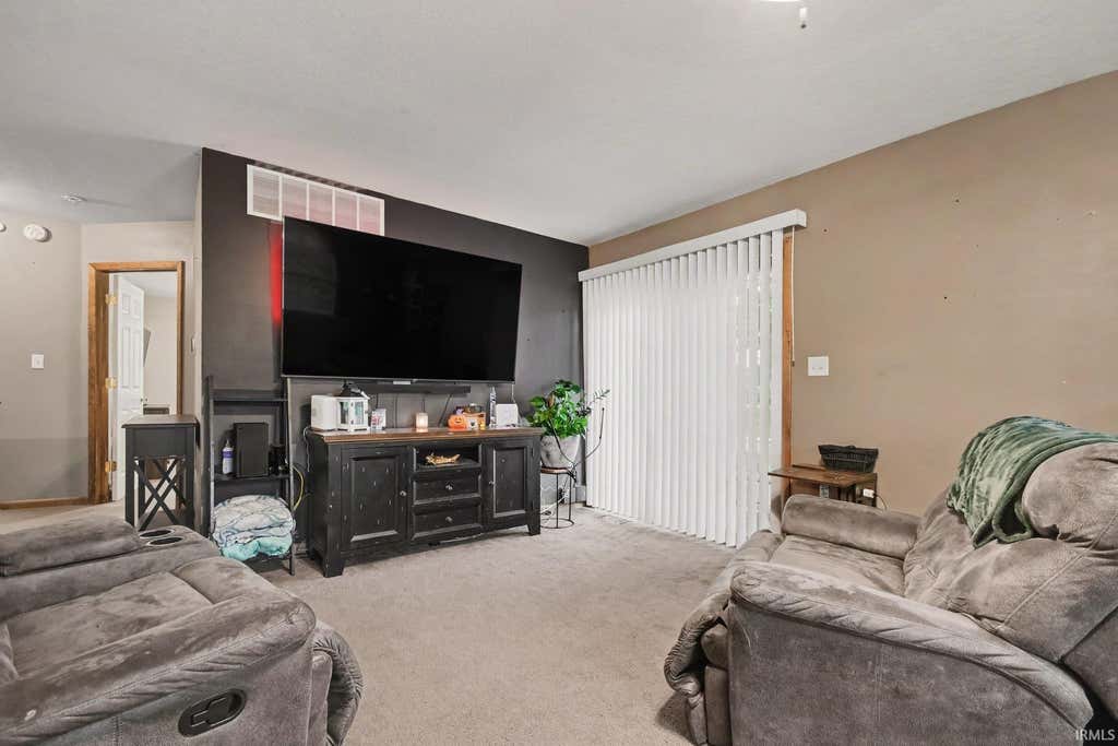 Photo of 1201 N Park Avenue, Warsaw, IN 46580 (MLS # 202633476)