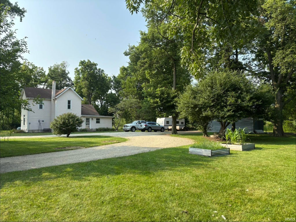 Photo of 4480 E Station Rd Road, Roanoke, IN 46783 (MLS # 202630694)