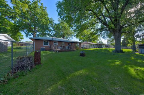 Tiny photo for 6612 E Oak Street, Evansville, IN 47715 (MLS # 202618619)