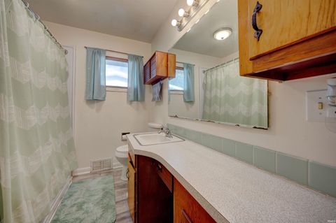Tiny photo for 6612 E Oak Street, Evansville, IN 47715 (MLS # 202618619)