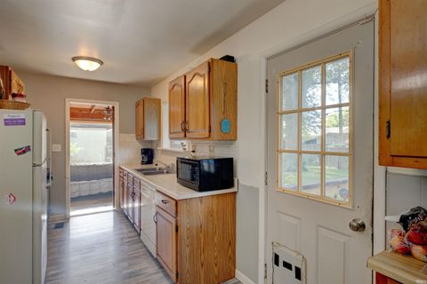 Tiny photo for 6612 E Oak Street, Evansville, IN 47715 (MLS # 202618619)