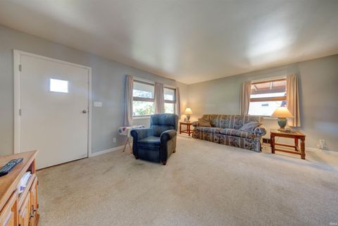 Tiny photo for 6612 E Oak Street, Evansville, IN 47715 (MLS # 202618619)