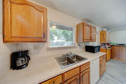 Tiny photo for 6612 E Oak Street, Evansville, IN 47715 (MLS # 202618619)