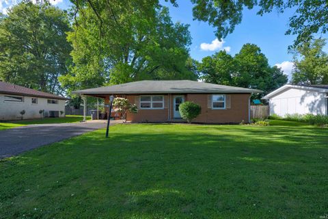 Photo of 6612 E Oak Street, Evansville, IN 47715 (MLS # 202618619)