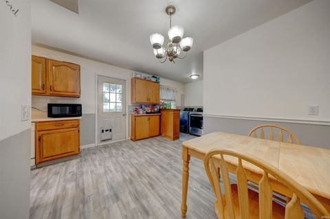 Tiny photo for 6612 E Oak Street, Evansville, IN 47715 (MLS # 202618619)