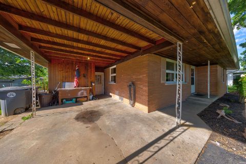 Tiny photo for 6612 E Oak Street, Evansville, IN 47715 (MLS # 202618619)