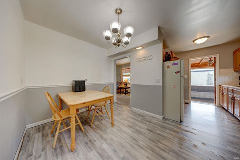 Tiny photo for 6612 E Oak Street, Evansville, IN 47715 (MLS # 202618619)