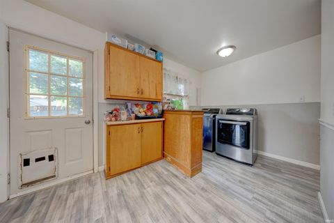Tiny photo for 6612 E Oak Street, Evansville, IN 47715 (MLS # 202618619)