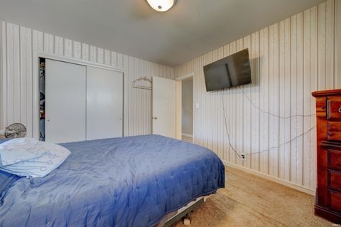 Tiny photo for 6612 E Oak Street, Evansville, IN 47715 (MLS # 202618619)