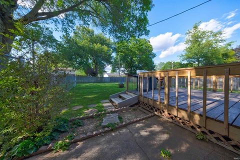 Tiny photo for 6612 E Oak Street, Evansville, IN 47715 (MLS # 202618619)