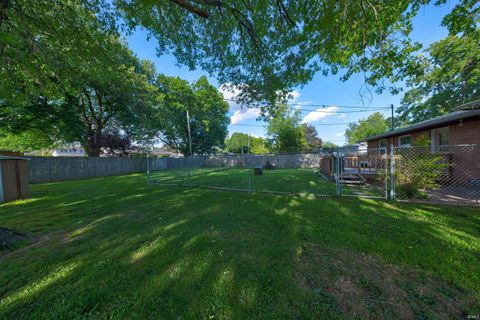 Tiny photo for 6612 E Oak Street, Evansville, IN 47715 (MLS # 202618619)