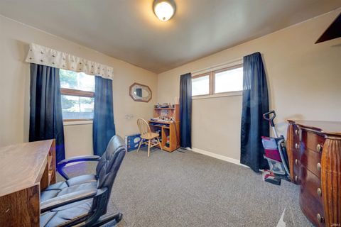Tiny photo for 6612 E Oak Street, Evansville, IN 47715 (MLS # 202618619)
