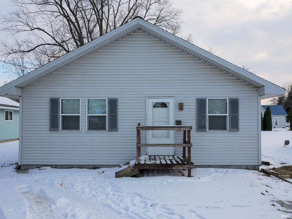 Photo of 611 E Elm Street, Rensselaer, IN 47978 (MLS # 202603516)