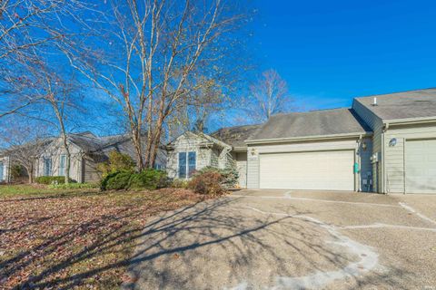Photo of 9417 S Harbour Pointe Drive, Bloomington, IN 47401 (MLS # 202606516)