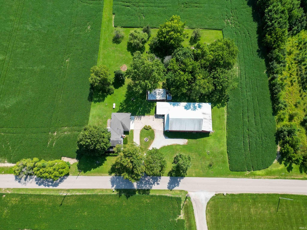 Photo of 15144 County Road 50, Syracuse, IN 46567 (MLS # 202639030)