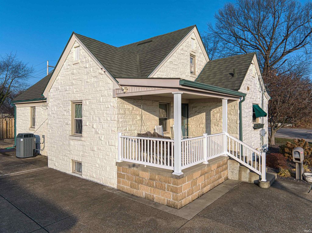 Photo of 5 S Barker Avenue, Evansville, IN 47712 (MLS # 202549138)