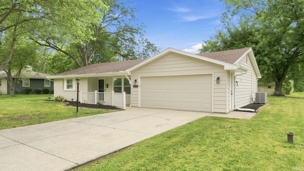 Photo of 10026 Jamaica Drive, Fort Wayne, IN 46825 (MLS # 202628529)