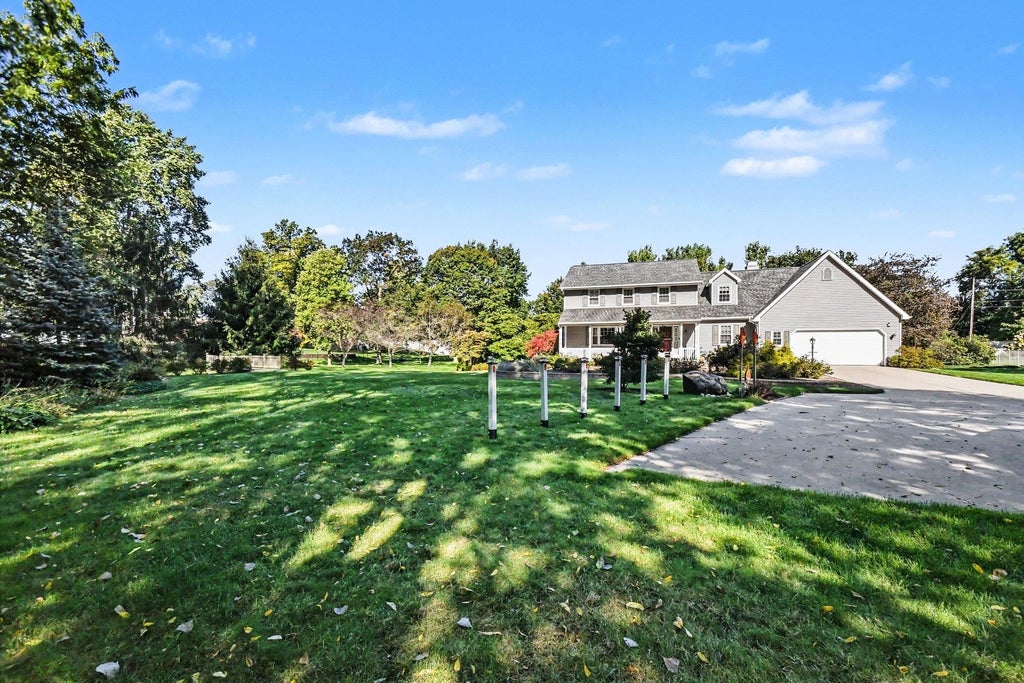 Photo of 19383 Montrose Court, South Bend, IN 46614 (MLS # 202642495)