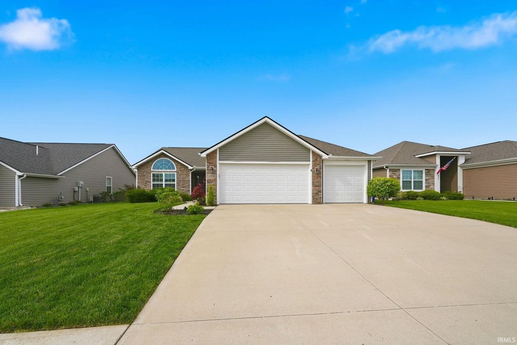 Photo of 11014 wingara Way, Roanoke, IN 46783 (MLS # 202615399)