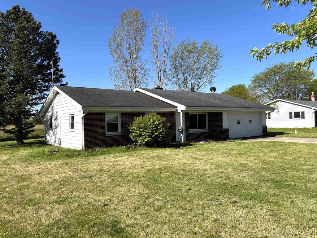 Photo of 226 E Airport Road, Kendallville, IN 46755 (MLS # 202638916)