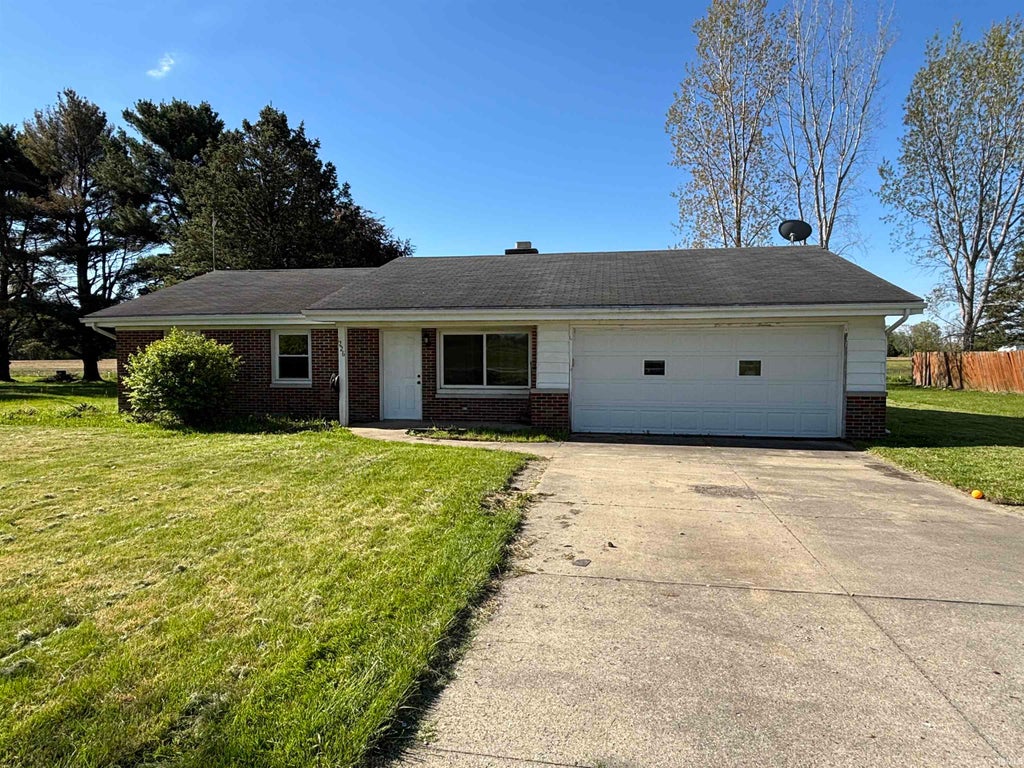 Photo of 226 E Airport Road, Kendallville, IN 46755 (MLS # 202638916)