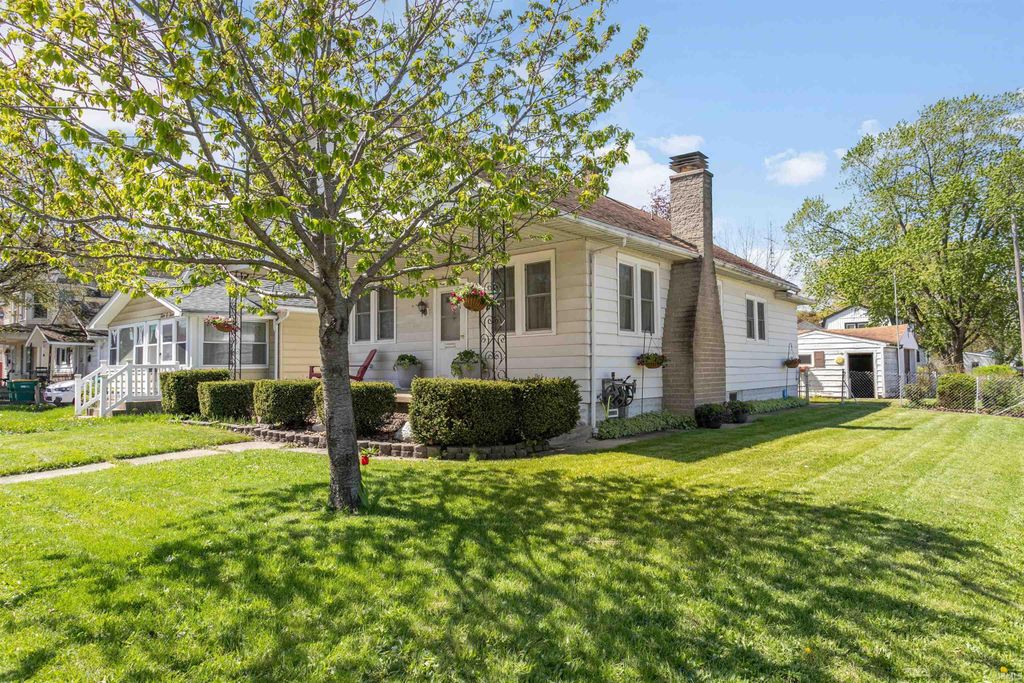 Photo of 501 S Logan Street, Mishawaka, IN 46544 (MLS # 202614135)