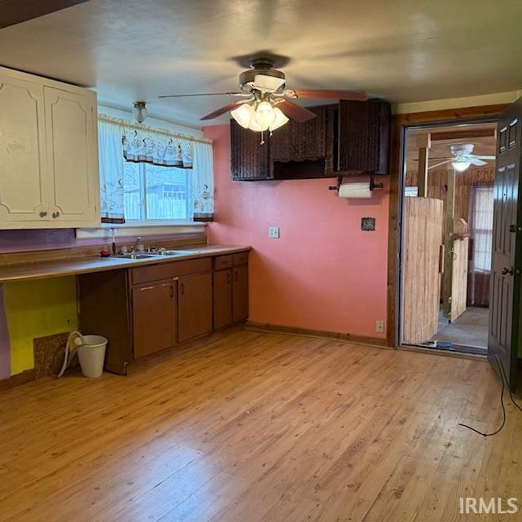 Photo of 2600 S Dexter Avenue, Evansville, IN 47714 (MLS # 202548063)