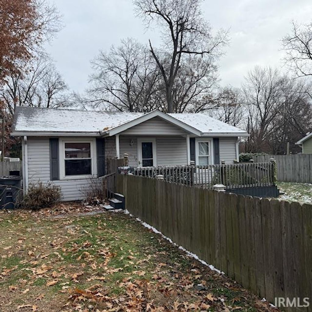 Photo of 2600 S Dexter Avenue, Evansville, IN 47714 (MLS # 202548063)