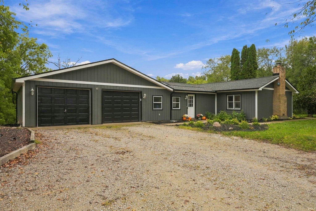 Photo of 5867 W Pook Road, South Whitley, IN 46787 (MLS # 202639462)