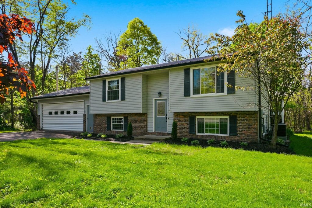 Photo of 715 W 9th Street, Rochester, IN 46975 (MLS # 202616668)