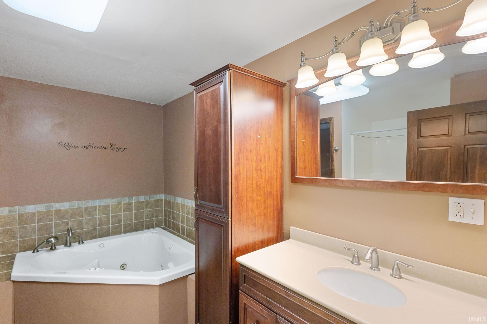 Middlebury, Indiana 46540, United States, 3 Bedrooms Bedrooms, ,2 BathroomsBathrooms,Residential,Pending,119455