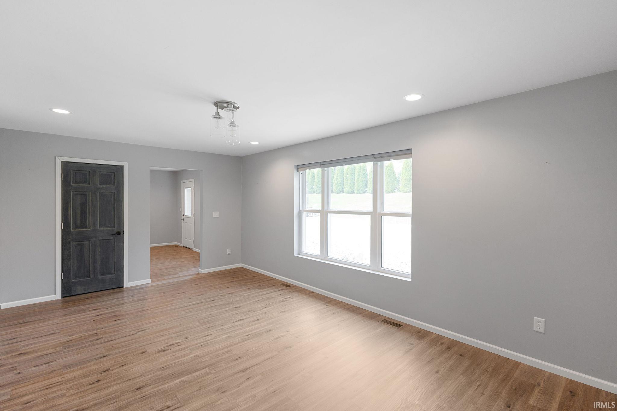 Middlebury, Indiana 46540, United States, 3 Bedrooms Bedrooms, ,2 BathroomsBathrooms,Residential,Pending,119455