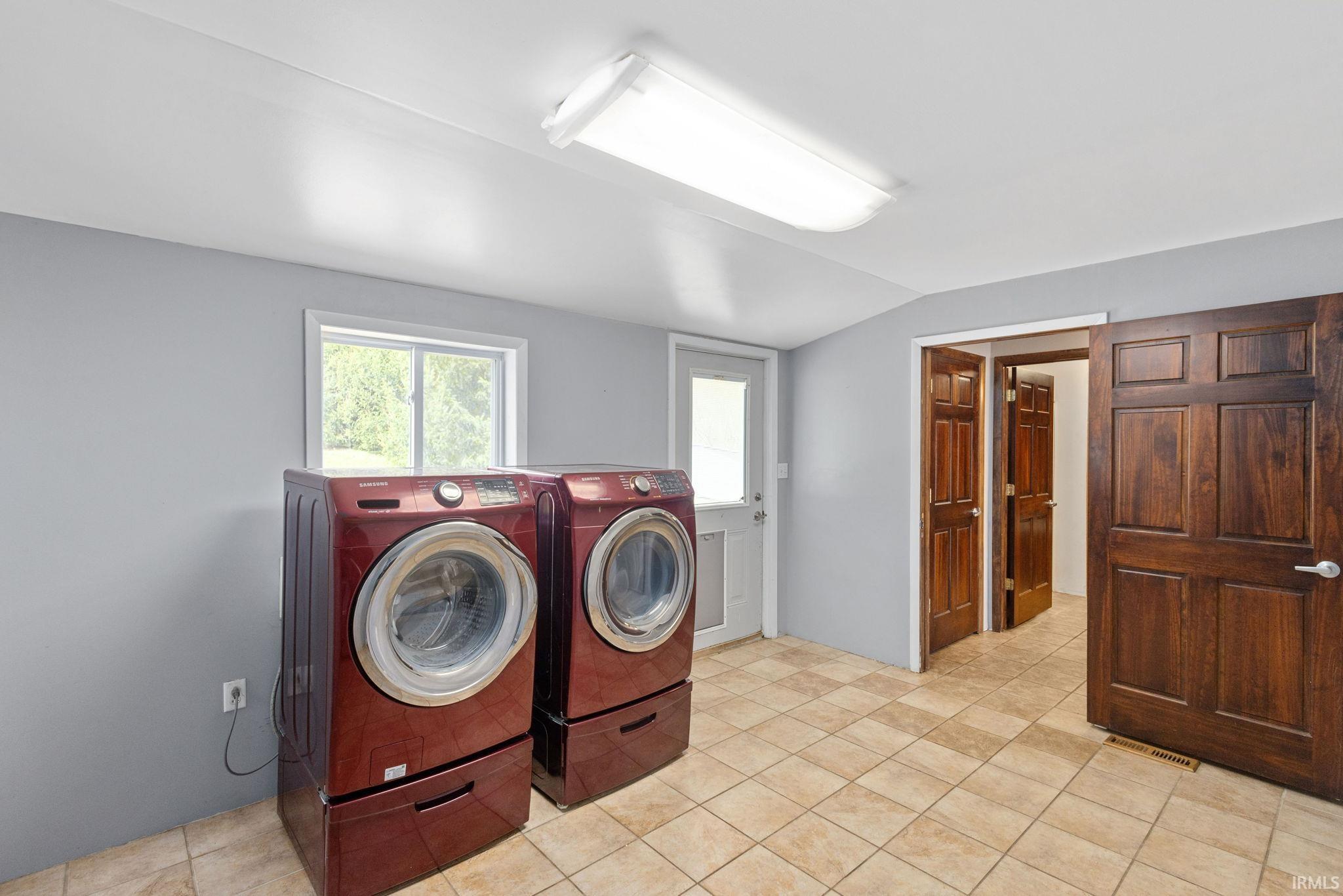 Middlebury, Indiana 46540, United States, 3 Bedrooms Bedrooms, ,2 BathroomsBathrooms,Residential,Pending,119455