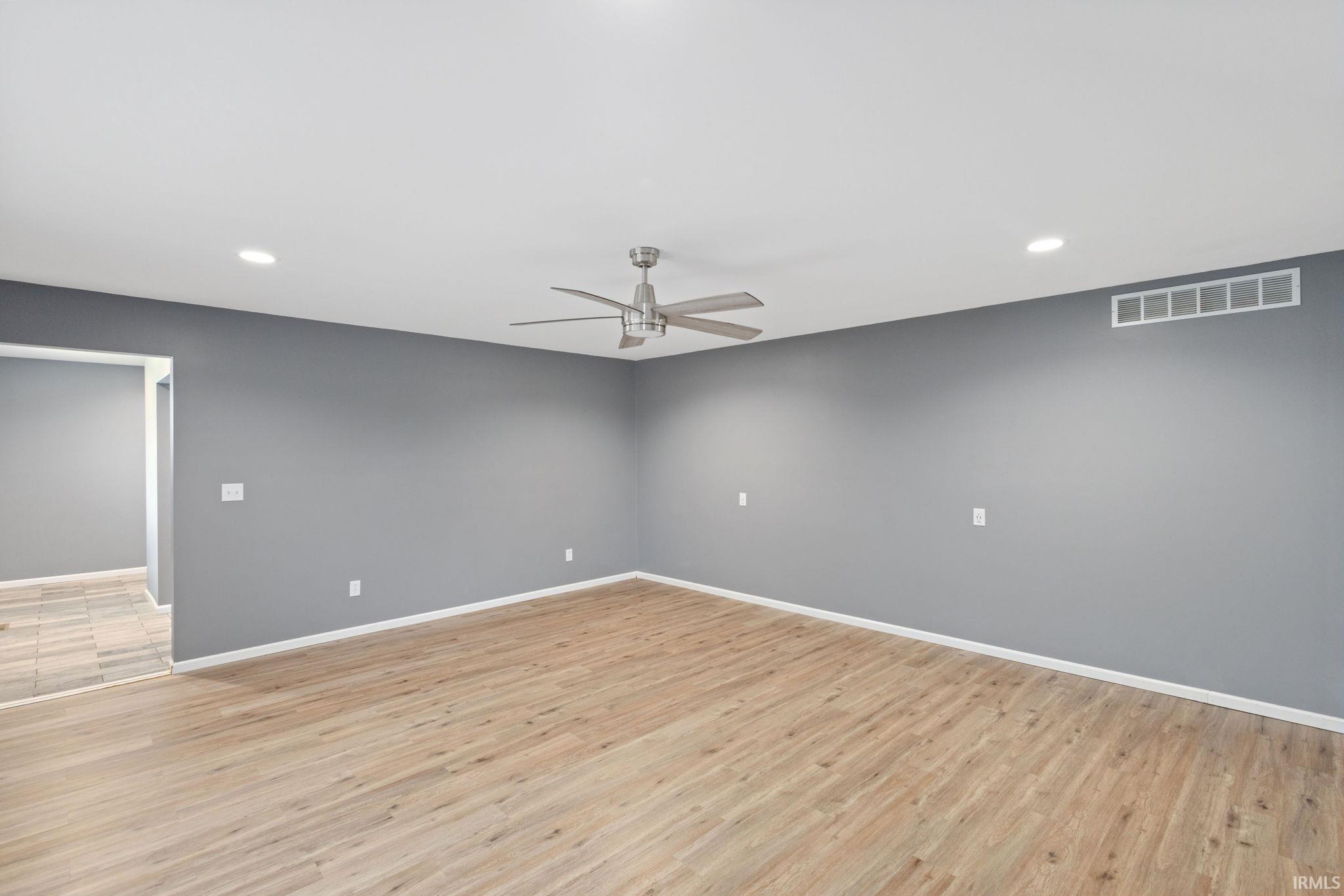 Middlebury, Indiana 46540, United States, 3 Bedrooms Bedrooms, ,2 BathroomsBathrooms,Residential,Pending,119455