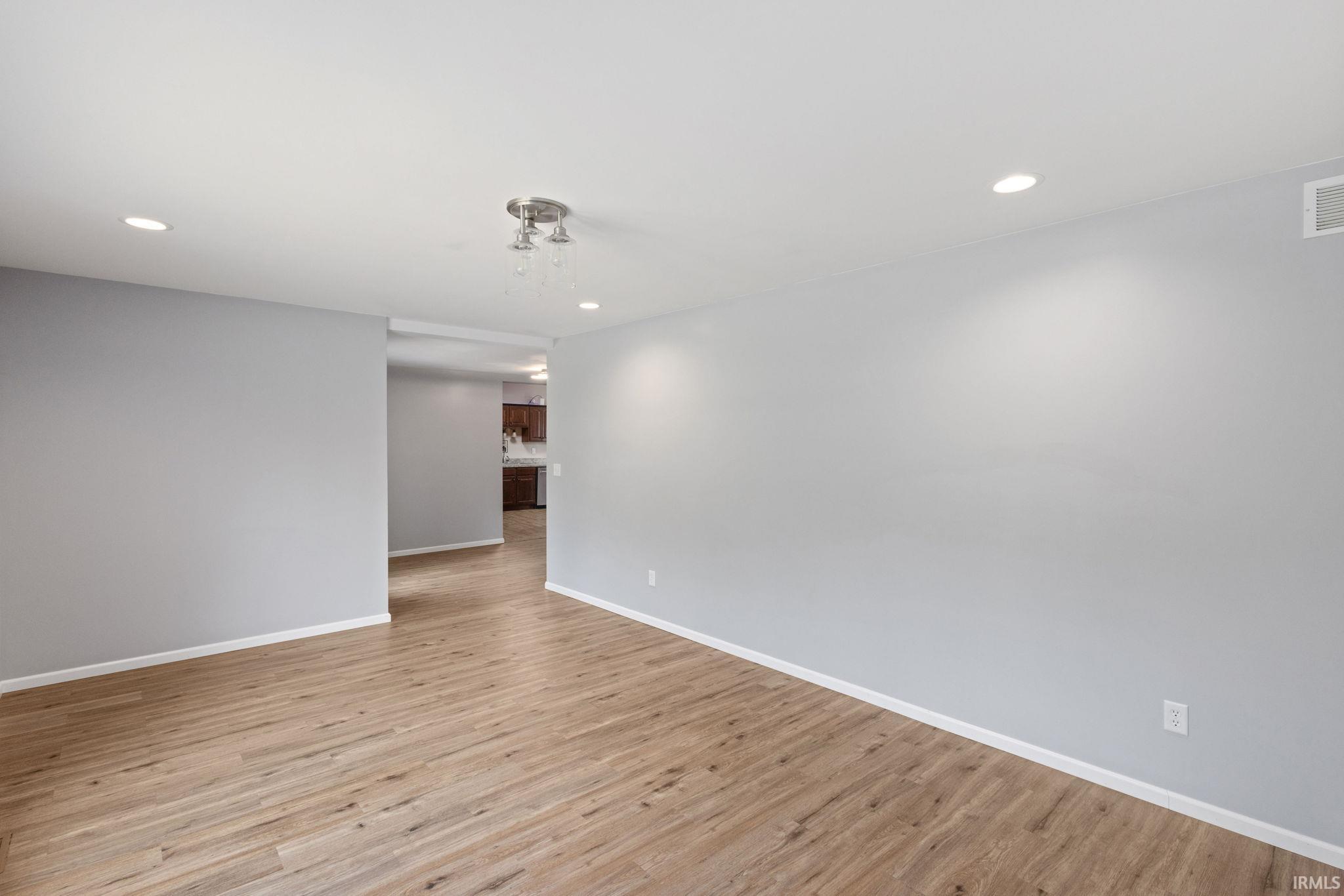 Middlebury, Indiana 46540, United States, 3 Bedrooms Bedrooms, ,2 BathroomsBathrooms,Residential,Pending,119455