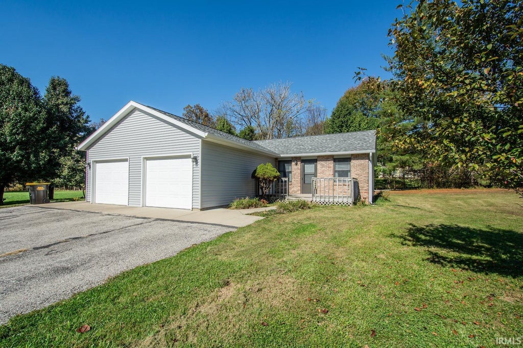 Photo of 5002 S Rockport Road, Bloomington, IN 47403 (MLS # 202644049)
