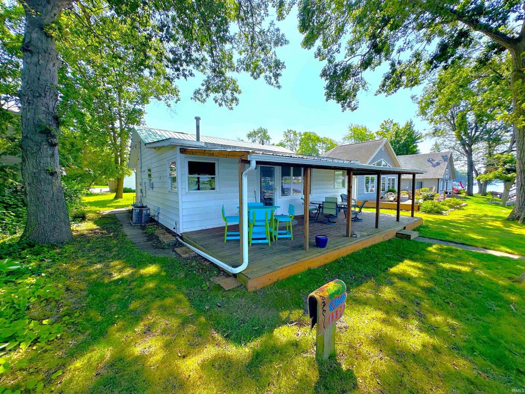 Photo of 3342 N Shore Acres Court, Monticello, IN 47960 (MLS # 202606561)