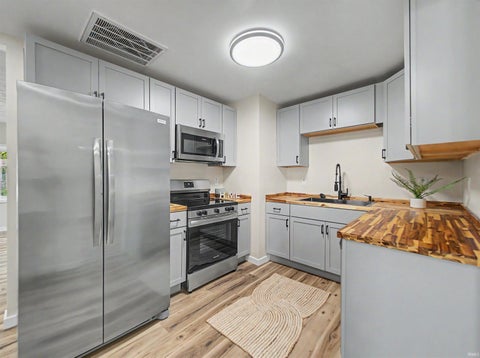 Tiny photo for 1620 Shelby Avenue, Evansville, IN 47714 (MLS # 202632589)