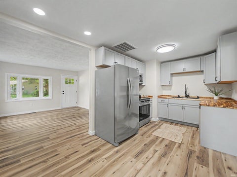 Tiny photo for 1620 Shelby Avenue, Evansville, IN 47714 (MLS # 202632589)