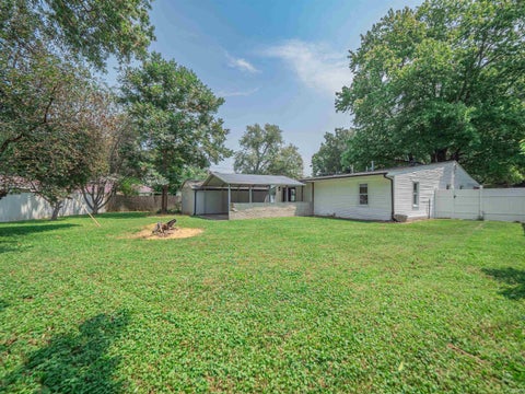 Tiny photo for 1620 Shelby Avenue, Evansville, IN 47714 (MLS # 202632589)