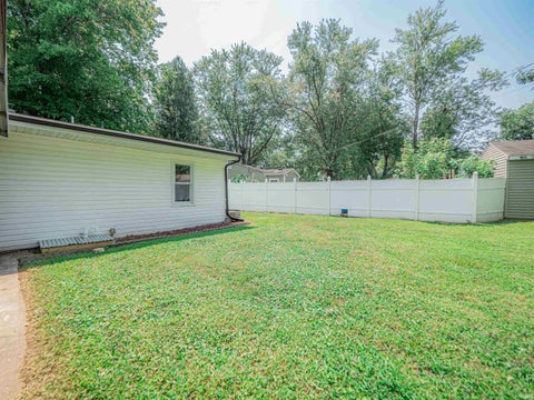 Tiny photo for 1620 Shelby Avenue, Evansville, IN 47714 (MLS # 202632589)