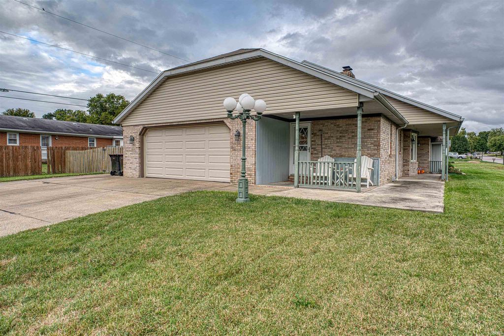 Photo of 300 ROOSEVELT Drive, Mount Vernon, IN 47620 (MLS # 202540635)
