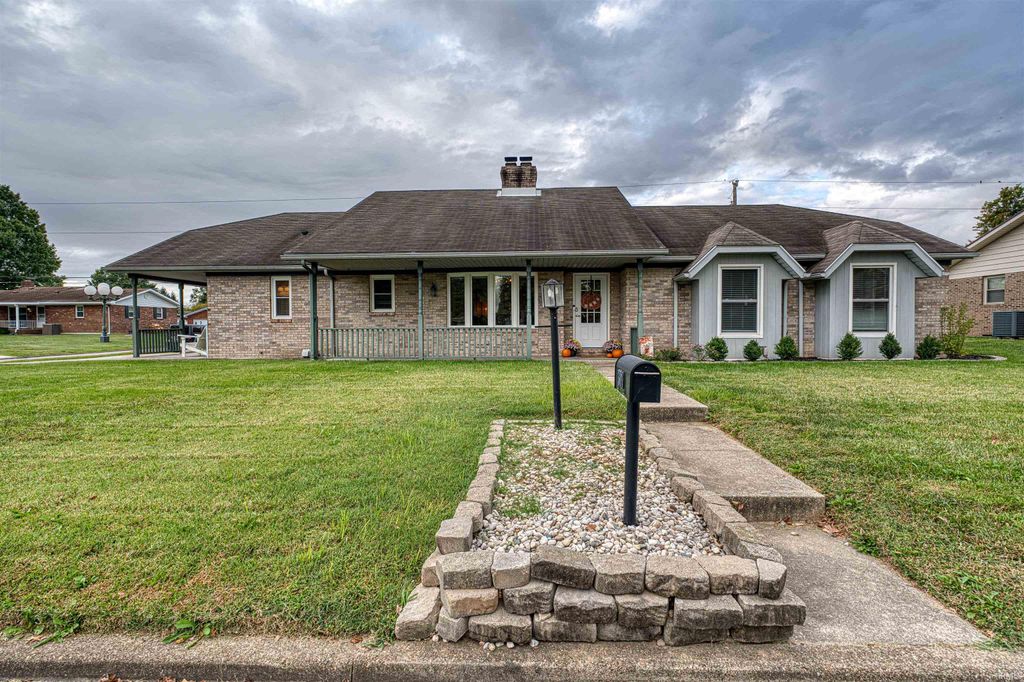 Photo of 300 ROOSEVELT Drive, Mount Vernon, IN 47620 (MLS # 202540635)