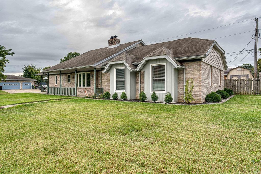 Photo of 300 ROOSEVELT Drive, Mount Vernon, IN 47620 (MLS # 202540635)