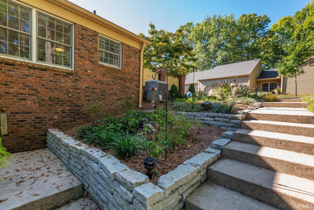 Photo of 2633 E Windemere Woods Drive, Bloomington, IN 47401 (MLS # 202642790)