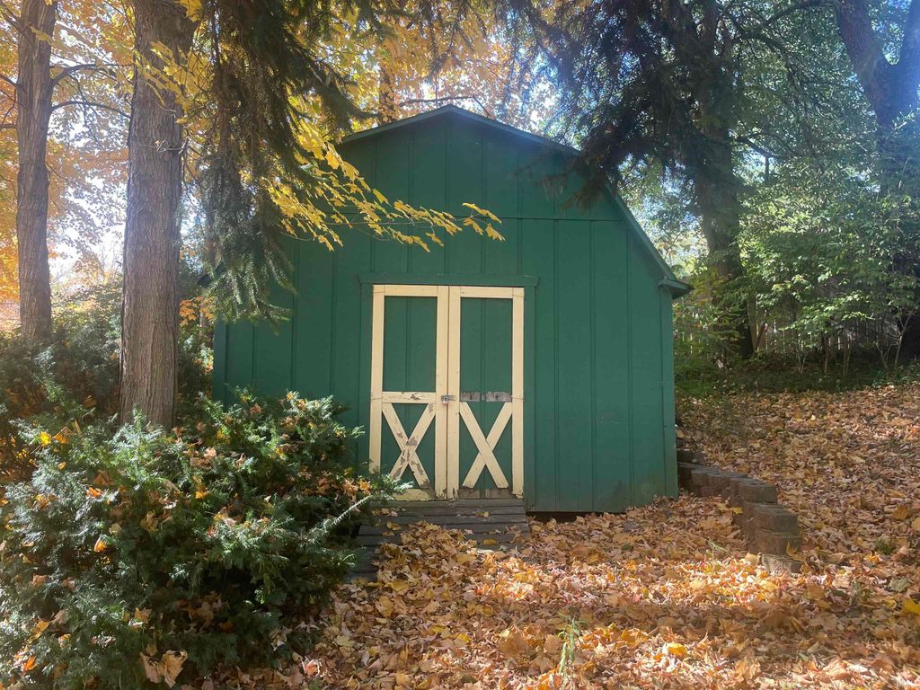 Photo of 1906 W James Drive, Marion, IN 46952 (MLS # 202547420)