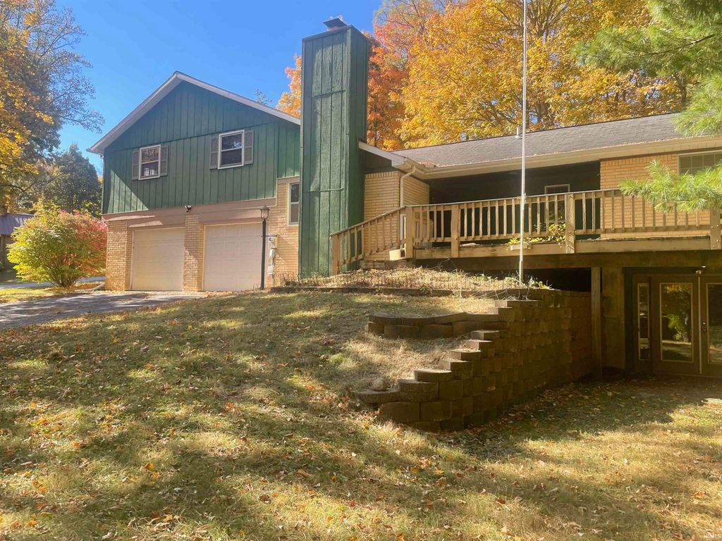 Photo of 1906 W James Drive, Marion, IN 46952 (MLS # 202547420)