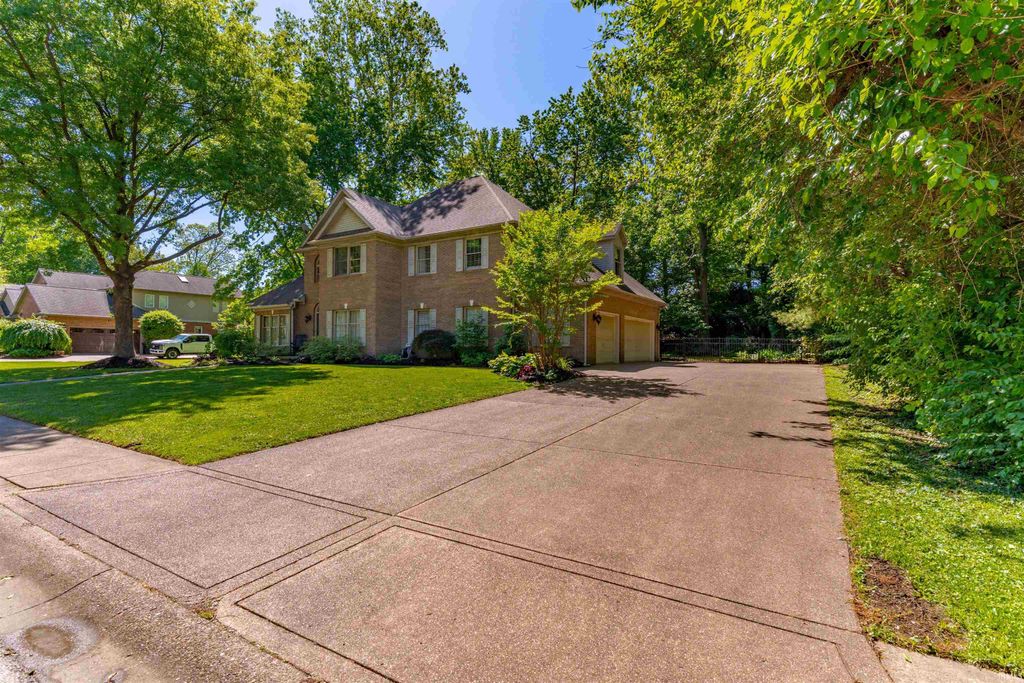 Photo of 2200 Eaglewood Drive, Newburgh, IN 47630 (MLS # 202615943)